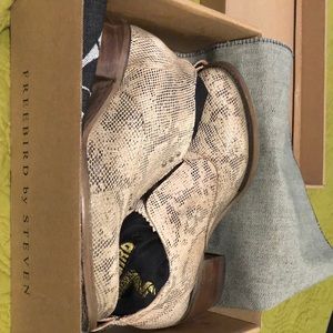 Freebird Sadie Black/White snake shoes